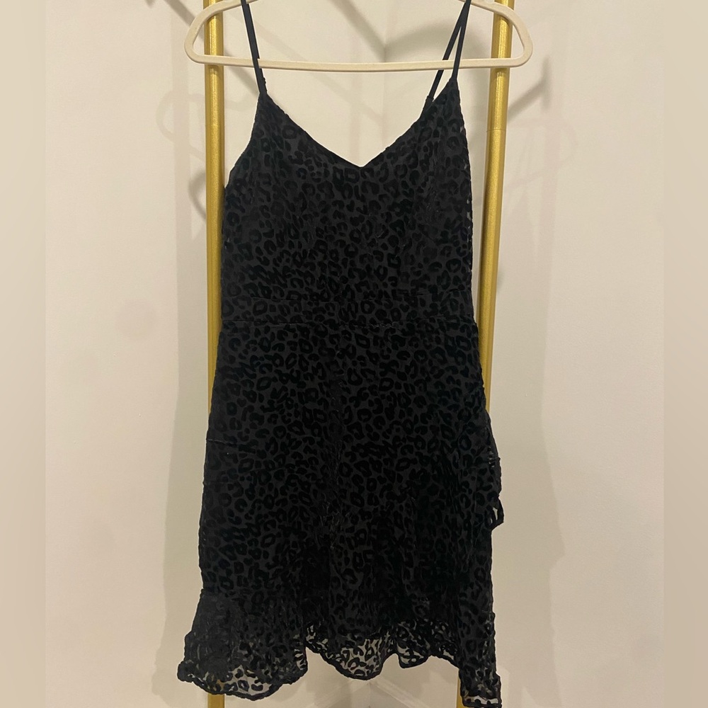 Banana republic black velvet leopard print dress